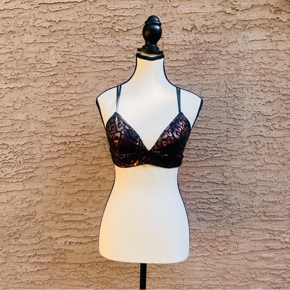 Cute❤️Booty sports bra. - Picture 8 of 9